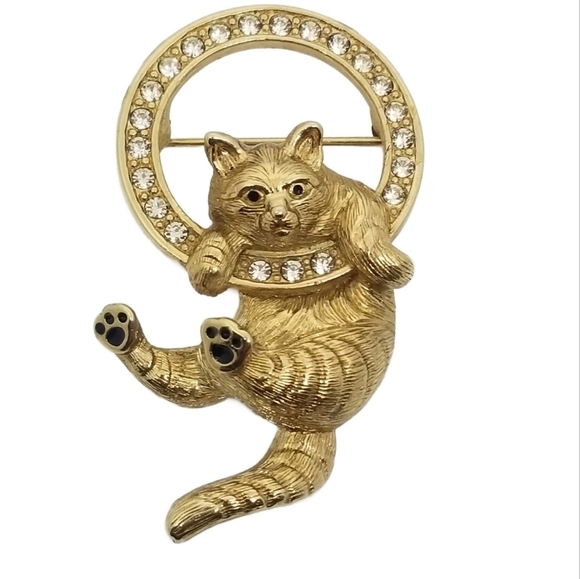Swarovski Jewelry - SWAROVSKI RARE 1980s KITTY CAT ON CRYSTAL HOOP BROOCH